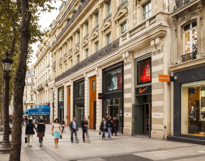 Champs Elysees shopping - All Luxury Apartments