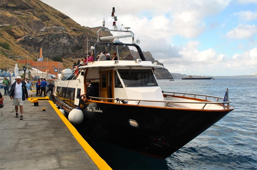 water taxi in Santorini - All Luxury Apartments