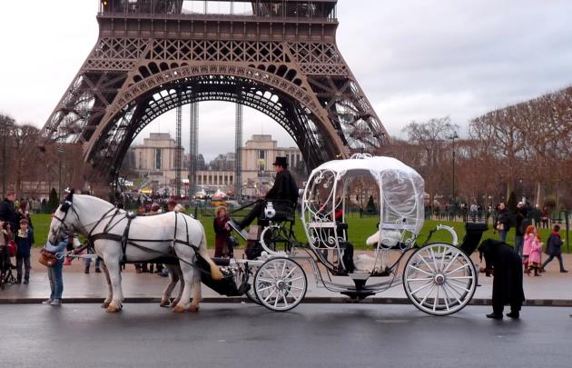 Paris carriage rides - All Luxury Apartments