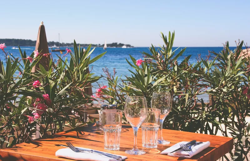 Beach restaurants french riviera