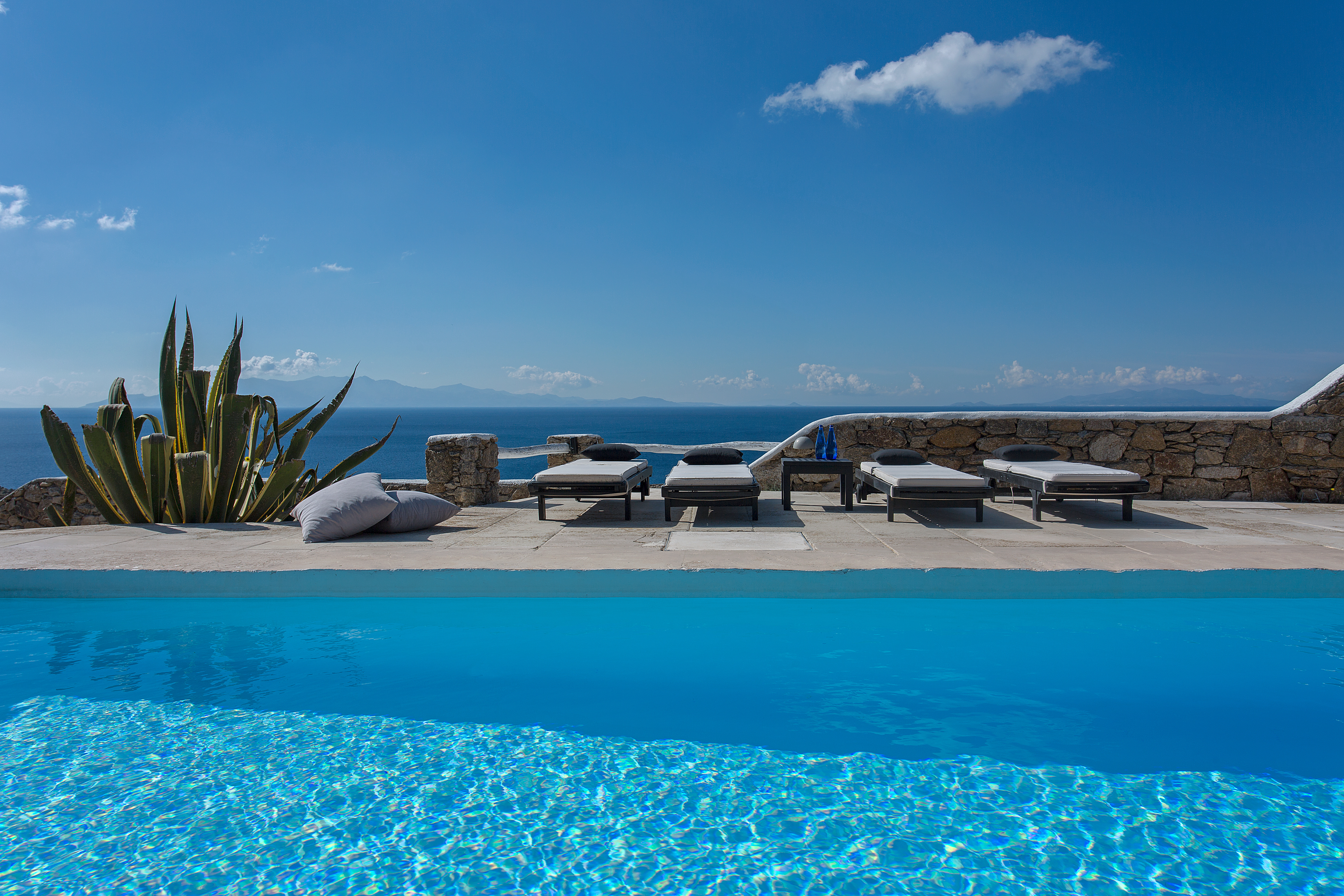 World class luxury villas in the Greek island of Mykonos