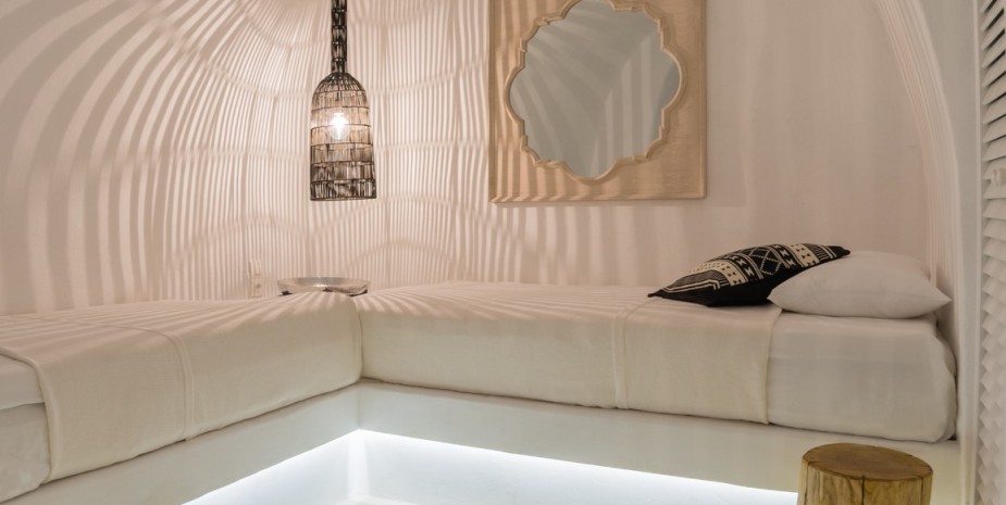 Romantic luxury villas in the Greek Island of Santorini for couples