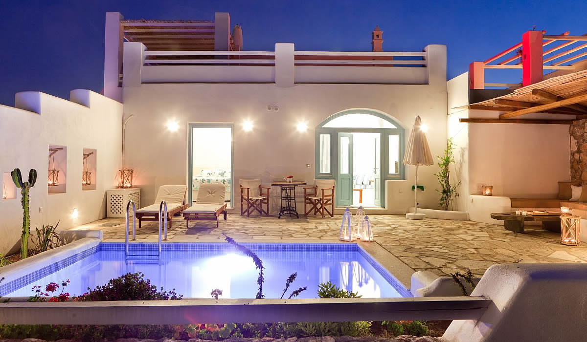 Romantic luxury villas in the Greek Island of Santorini for couples