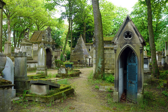Boo! Spooky places to spend Halloween in Paris
