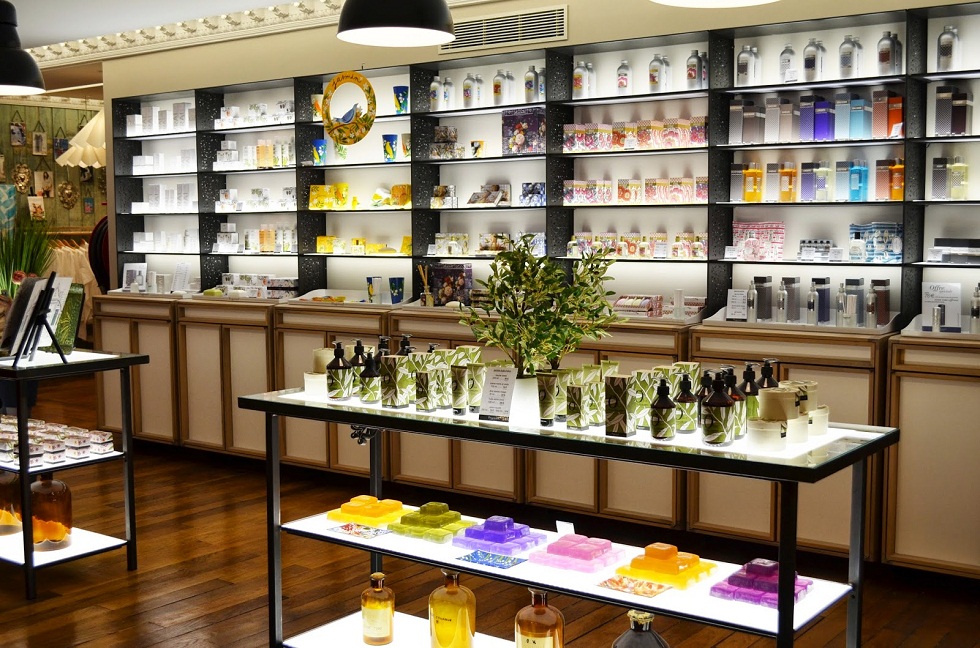 French perfume brands. The top perfume shops in Paris.