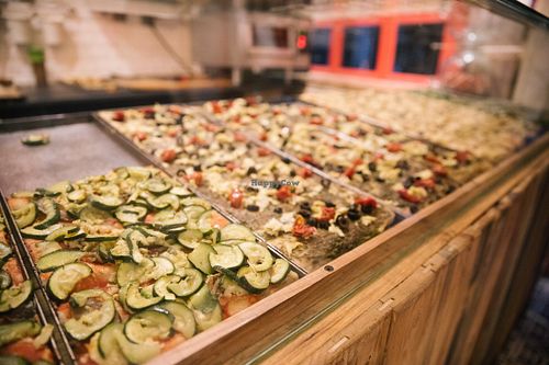 12_best_pizza_places_paris_hank_pizza_vegan