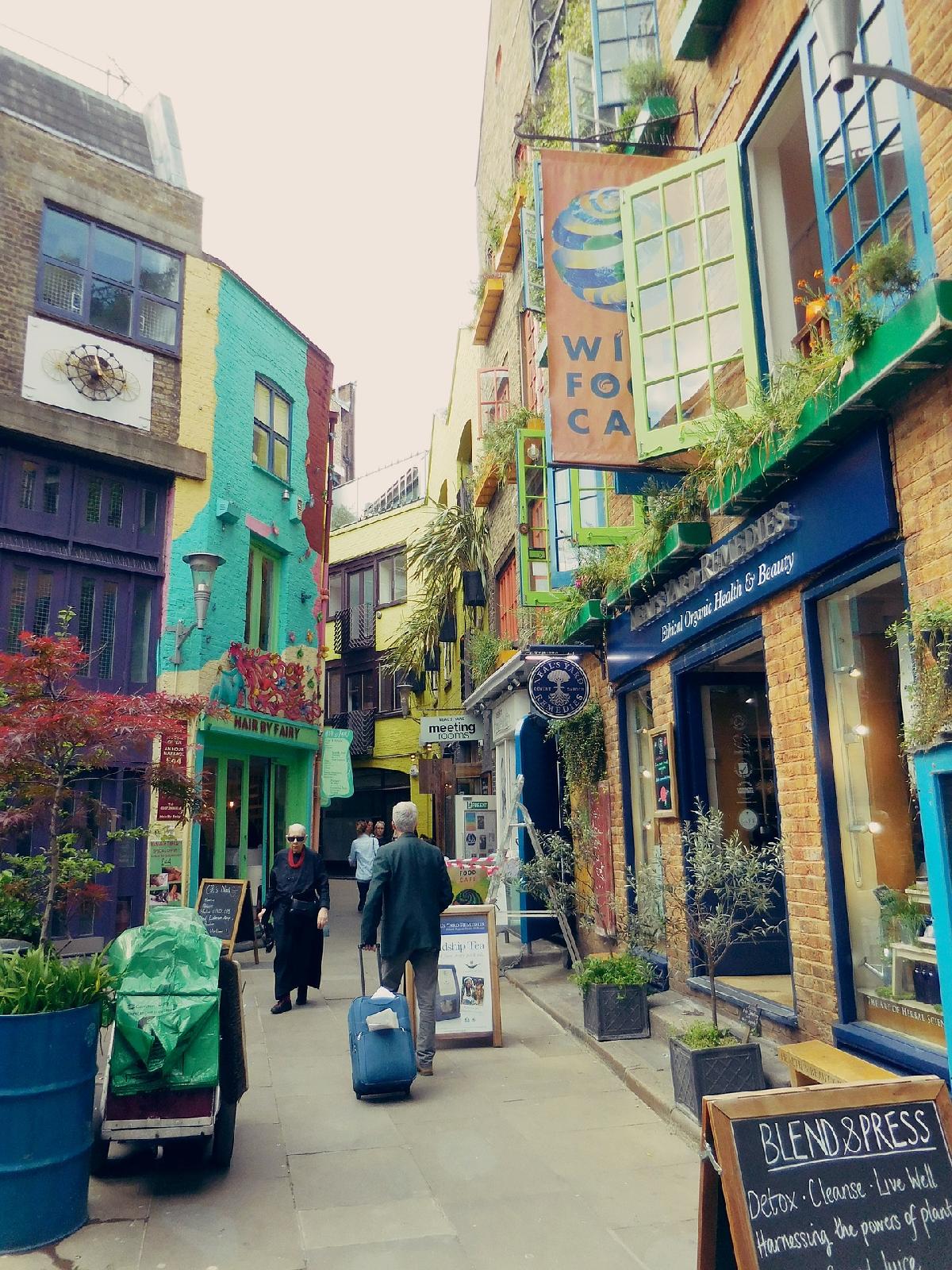 3rd Day of Christmas Holiday Gift Guide: All Luxury London