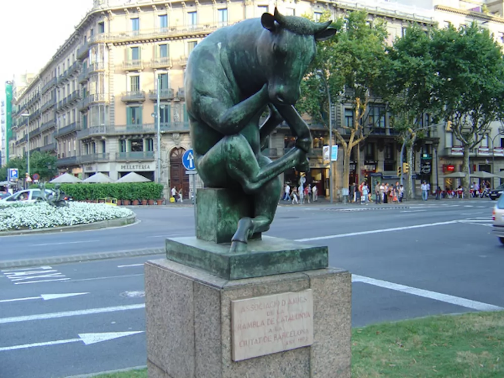 10 Sculptures You Need To Take A Selfie With in Barcelona