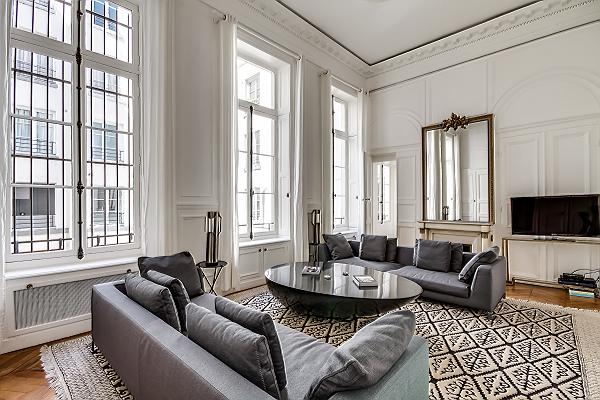 Luxury Apartments in Paris Near The Louvre