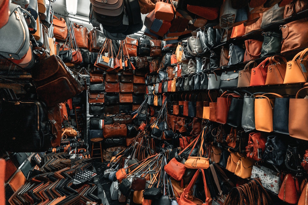 FIND THE BEST LEATHER SHOPS IN ROME ON THIS STREET!