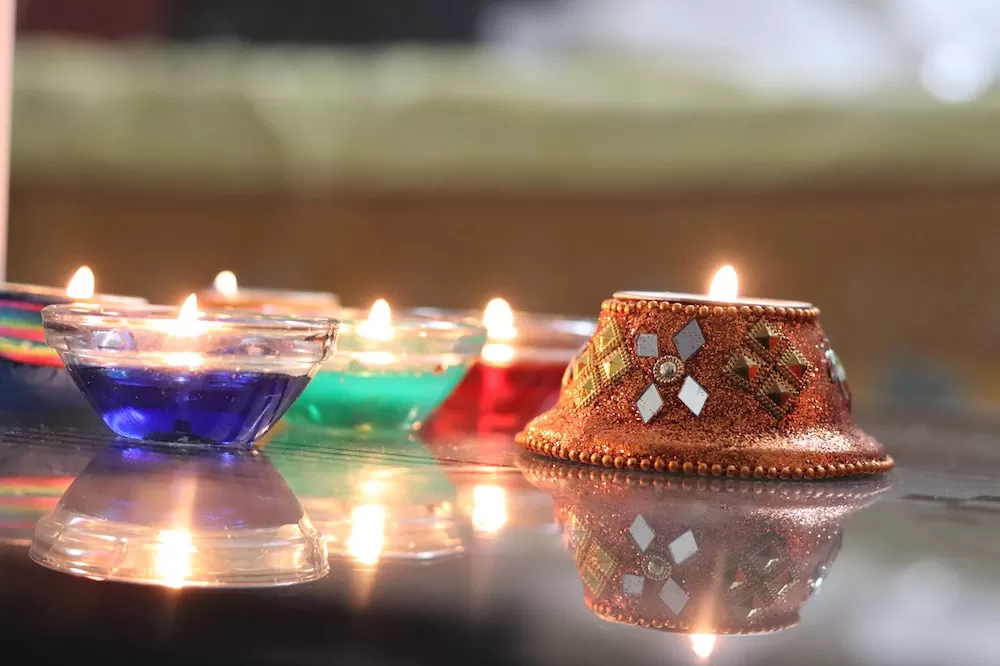 How to Make Your Own Scented Candles at Home