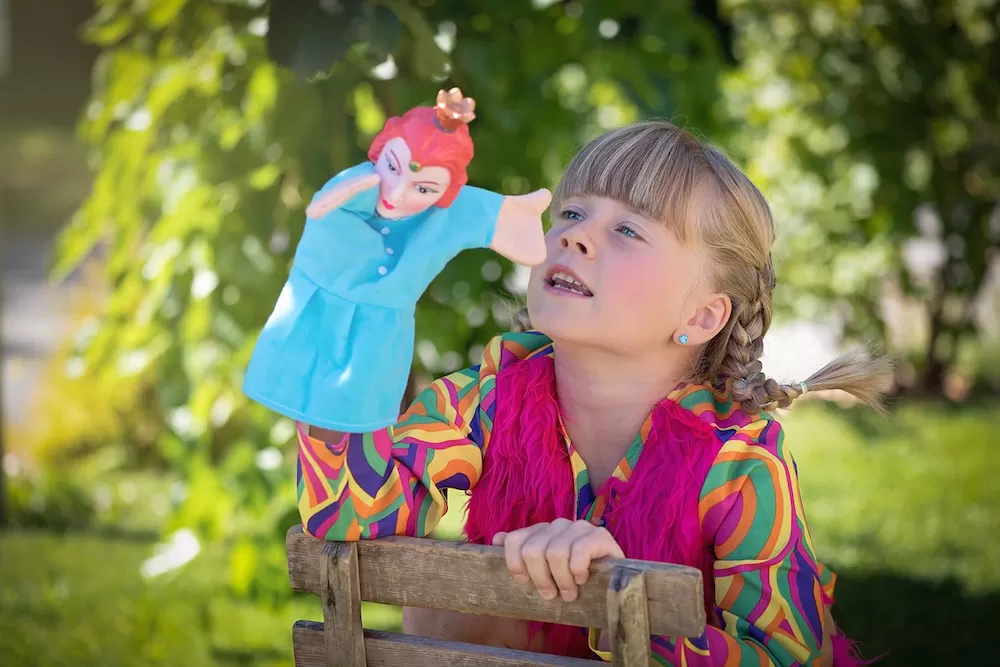 How to Set Up a Puppet Show at Home for Your Kids