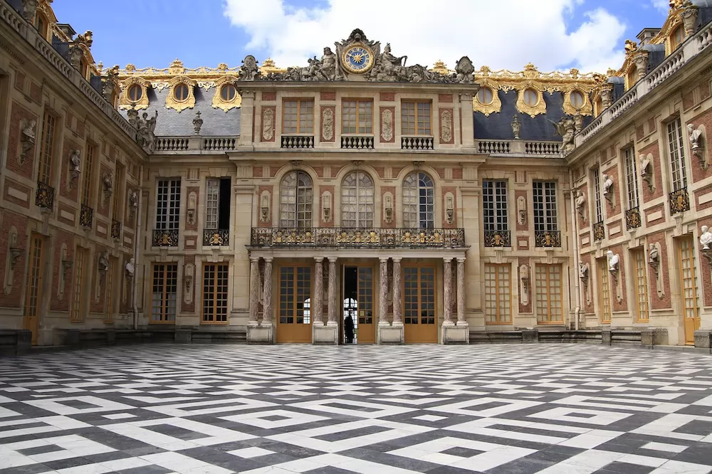 How to Emulate The Palaces of Versailles in Your Own Home