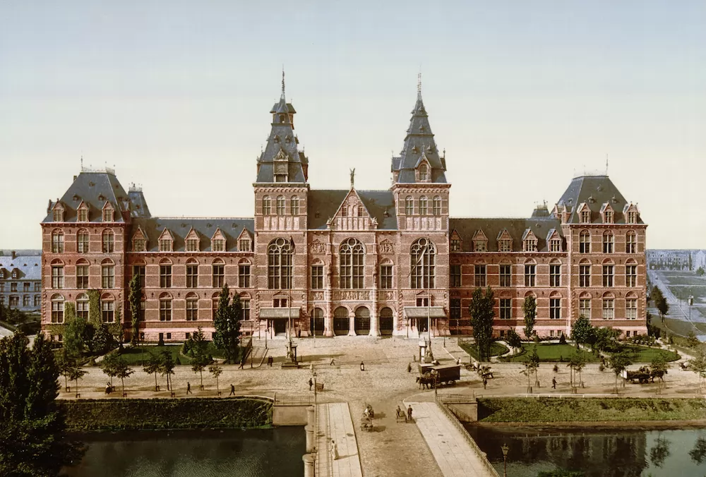 Five Great and Iconic Galleries You Can Still Explore Online