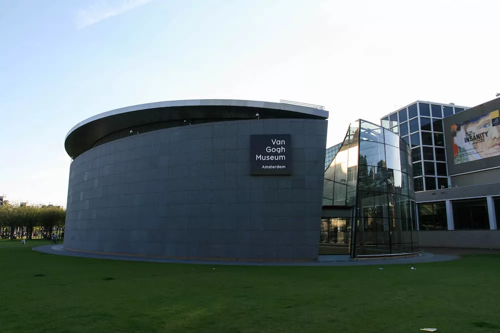 Five Great and Iconic Galleries You Can Still Explore Online