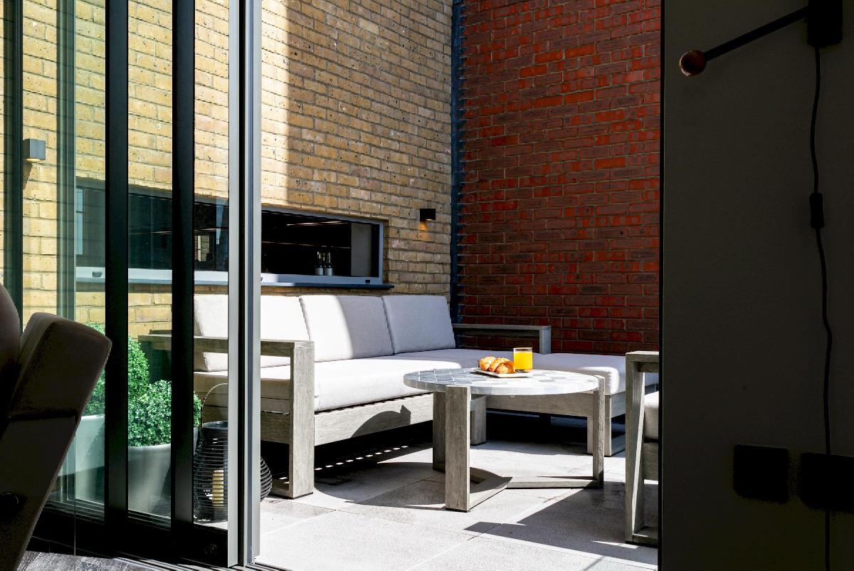 All-luxury-apartments-London-rentals-with-balcony-outdoor-space