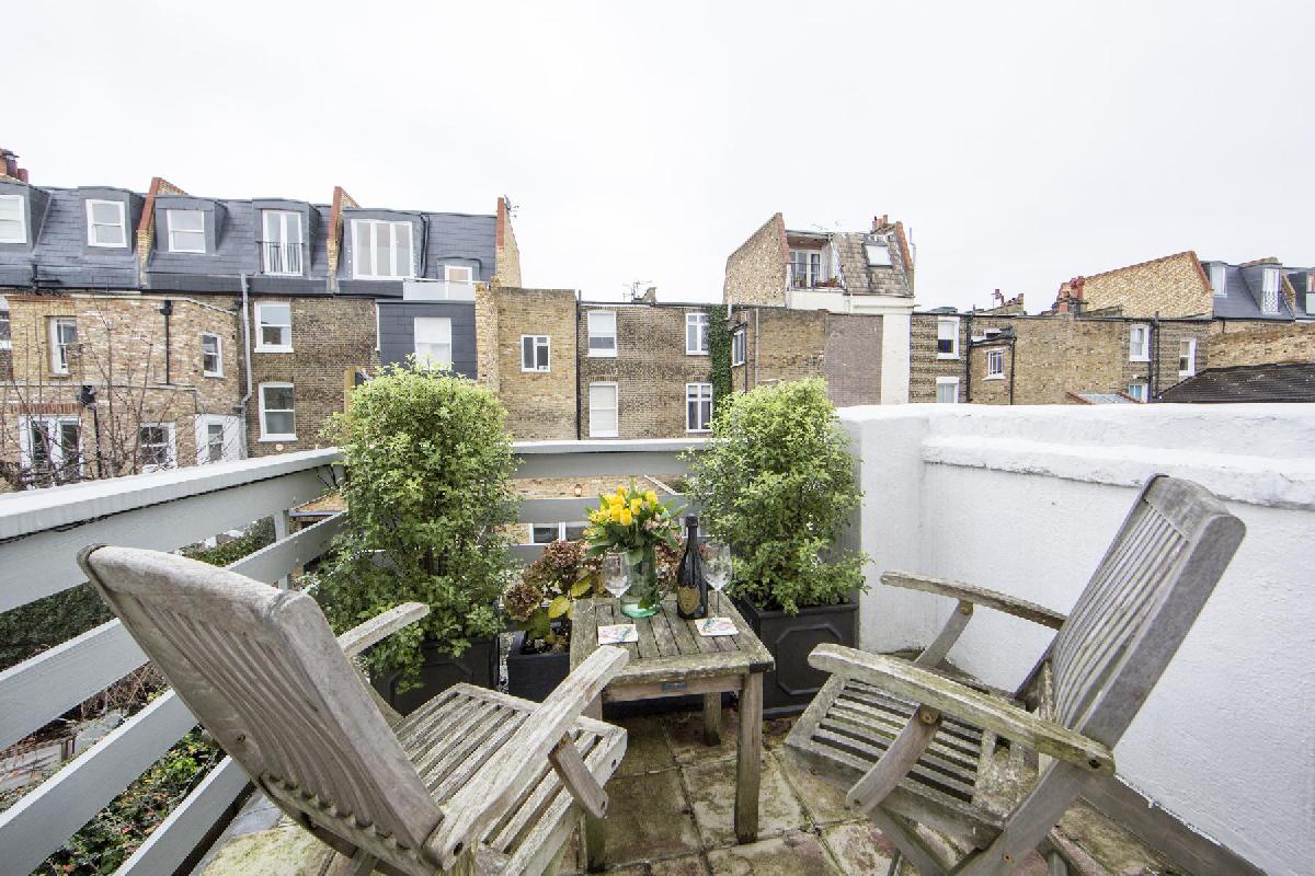 All-luxury-apartments-London-rentals-with-balcony-outdoor-space