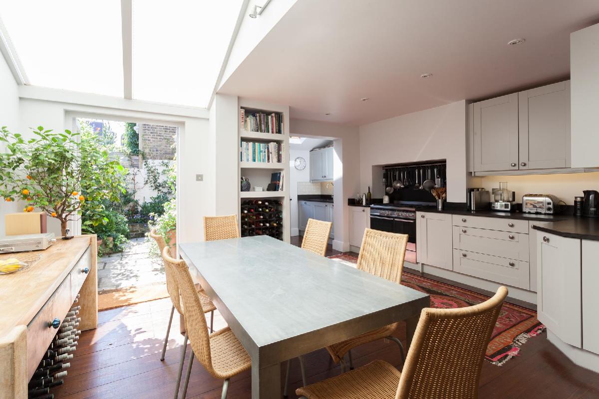 All-luxury-apartments-London-rentals-with-balcony-outdoor-space