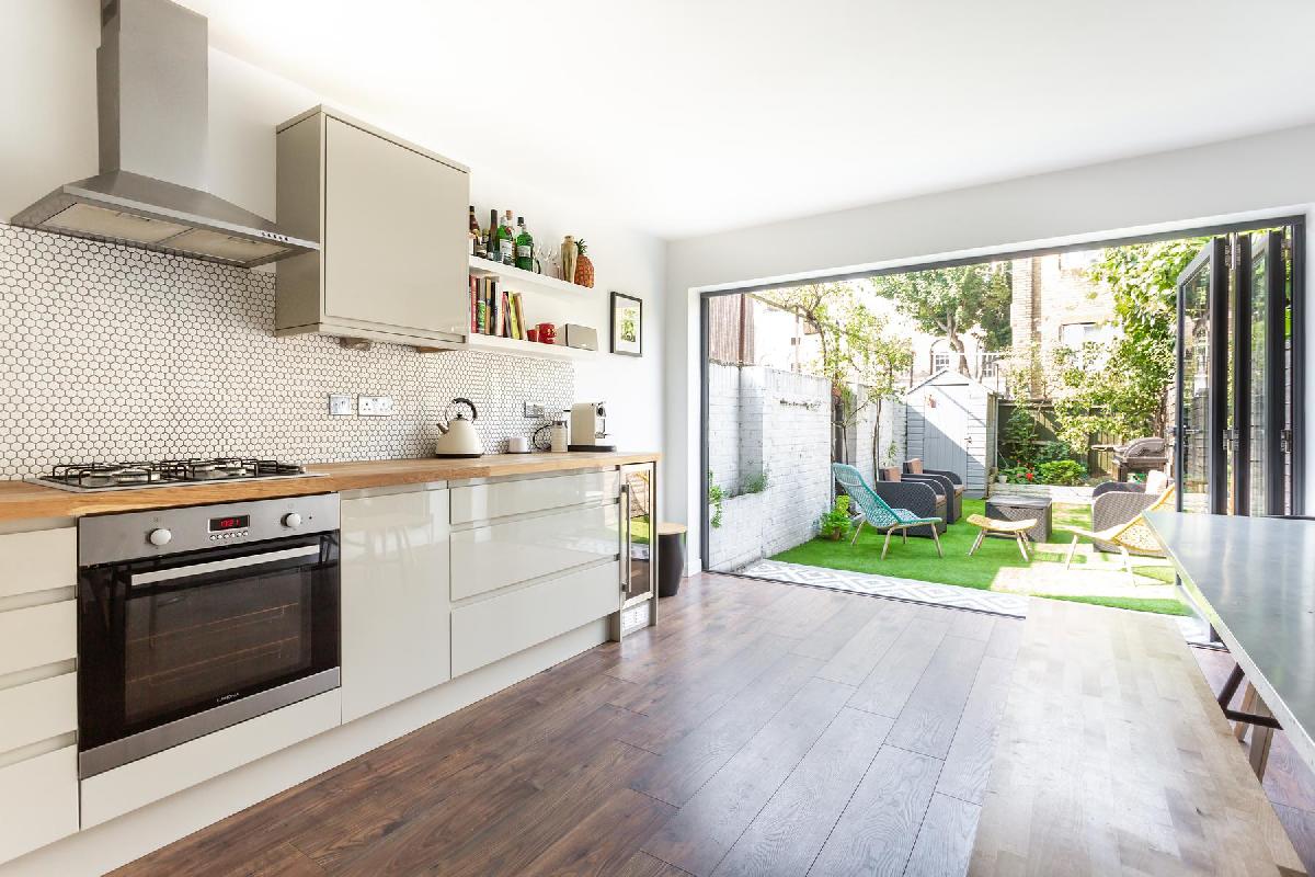 All-luxury-apartments-London-rentals-with-balcony-outdoor-space