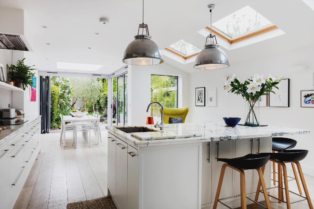 All-luxury-apartments-London-rentals-with-balcony-outdoor-space