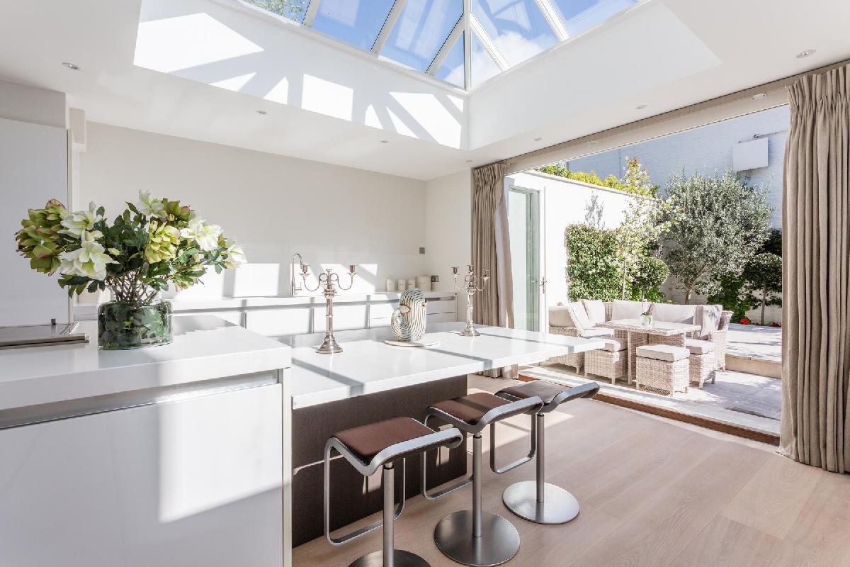 All-luxury-apartments-London-rentals-with-balcony-outdoor-space