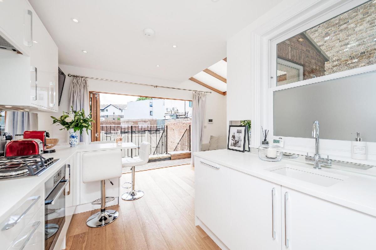 All-luxury-apartments-London-rentals-with-balcony-outdoor-space