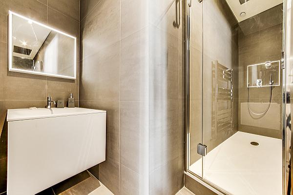 10 Paris Apartments with Luxurious Bathrooms