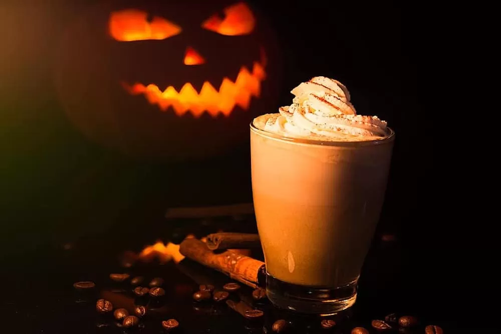 Delicious Halloween-Inspired Cocktail to Mix at Home