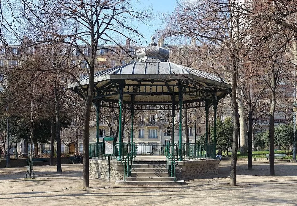What To Expect in The Épinettes District in Paris