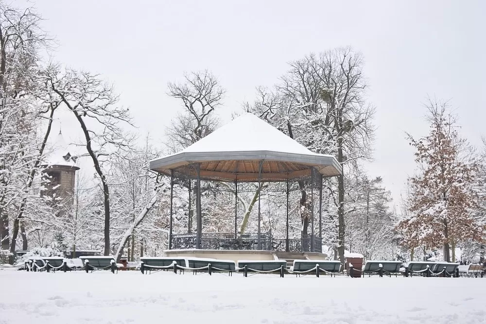 The Best Parks To Go To When It's Snowing in Paris