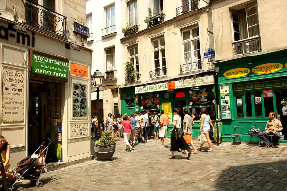 Where to Live in Paris As A Solo Traveler