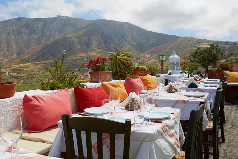 The Best Foodie Hotspots in Santorini