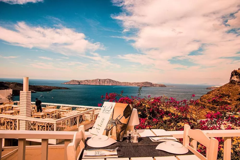 The Best Foodie Hotspots in Santorini