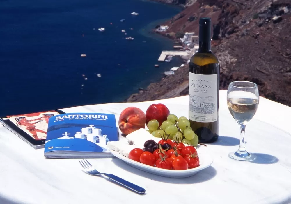 The Best Foodie Hotspots in Santorini