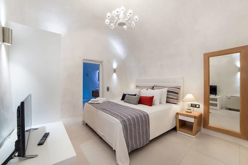 A Few of Santorini's Most Luxurious Suites