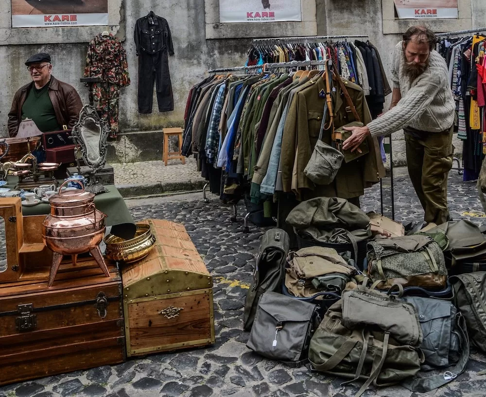 Helpful Tips for Shopping in Paris Flea Markets