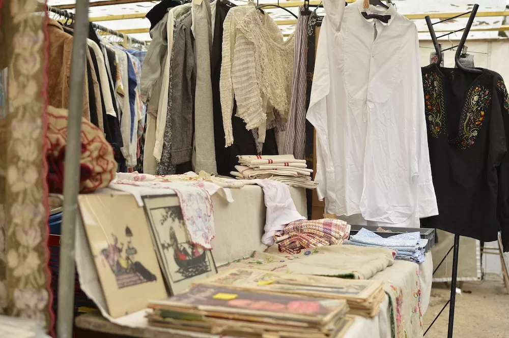 Helpful Tips for Shopping in Paris Flea Markets