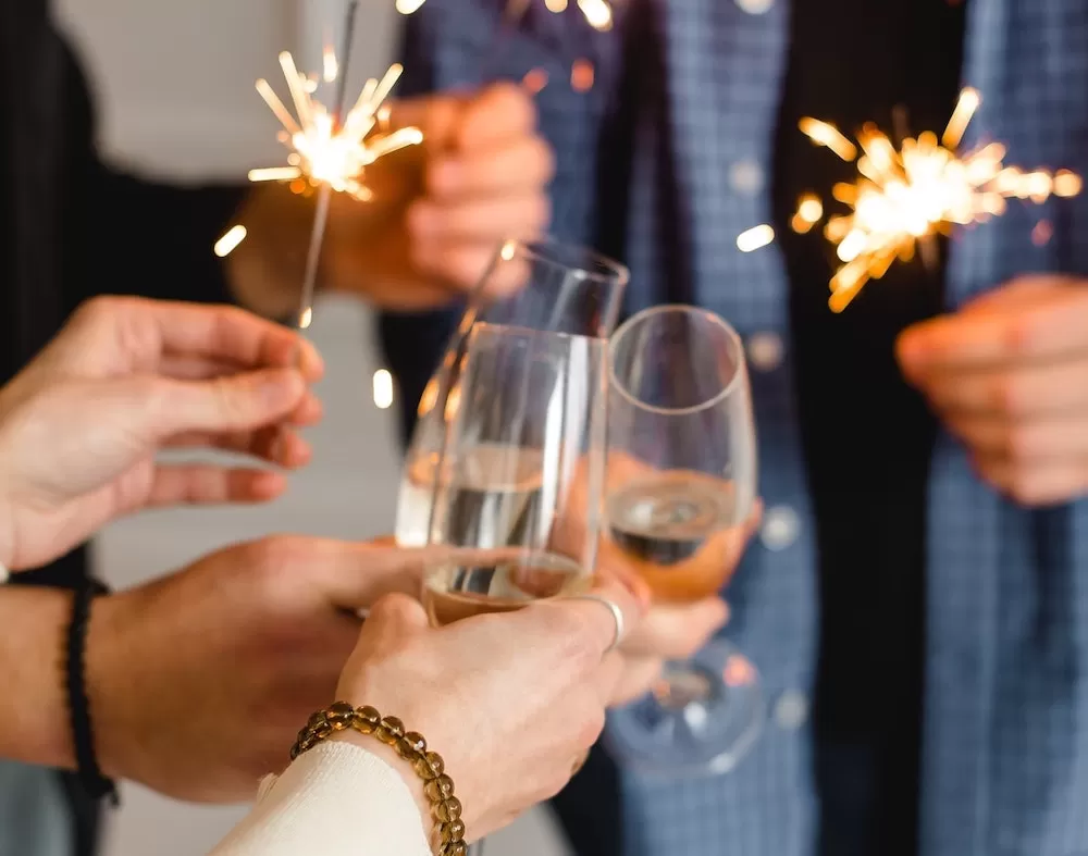 How to Celebrate New Year's Eve in Paris When You're Single