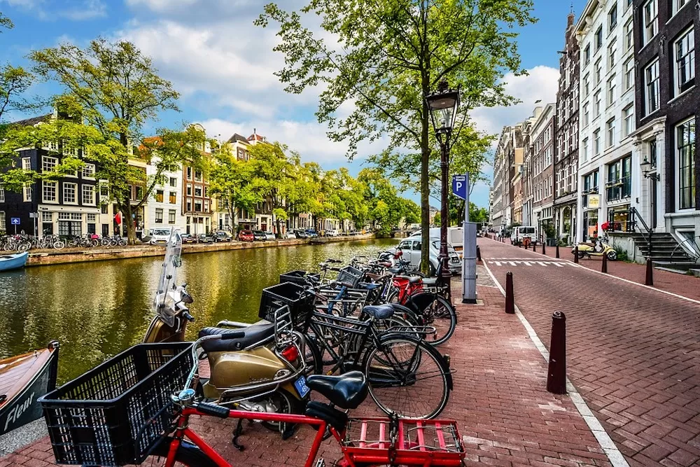 Top Five Tips for Riding Your Bike in Amsterdam