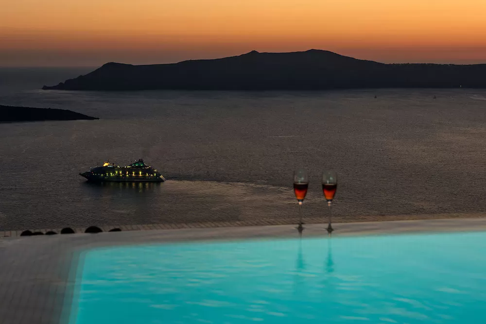 The Best Santorini Luxury Rentals for Your Honeymoon