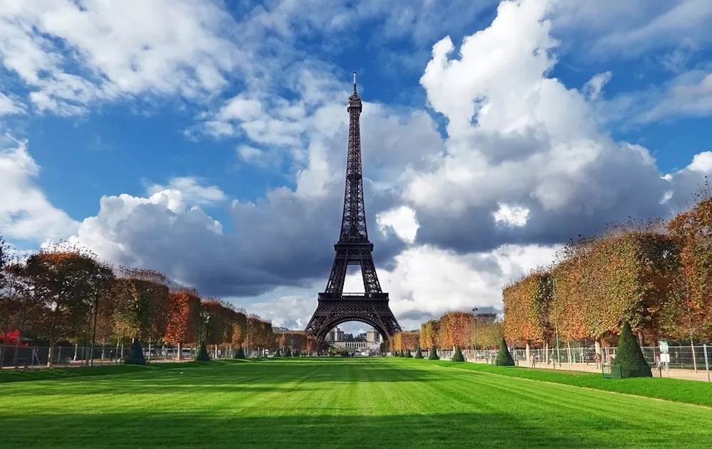 What To Expect in Paris This April 2022