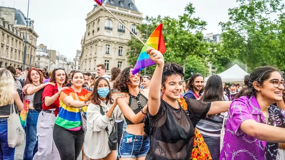 The Top Spots To Visit When You're Gay in Paris