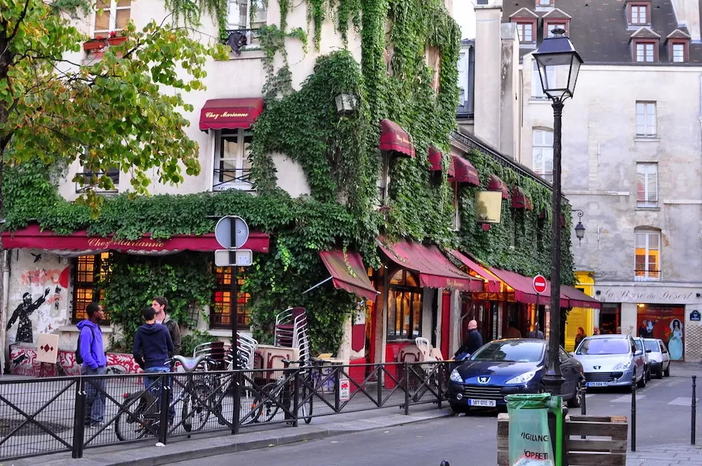 The Top Spots To Visit When You're Gay in Paris