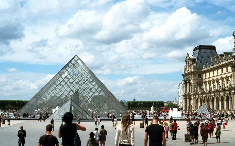 Cafes in Paris: The Best Near The Louvre