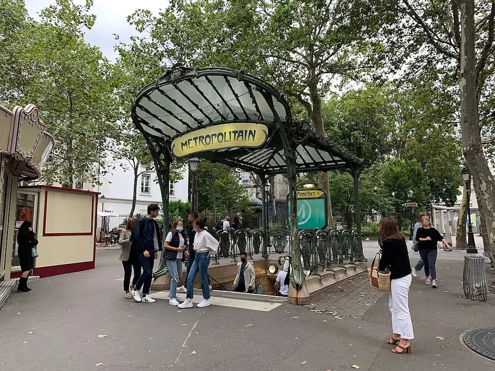 The Must-See Landmark Metro Train Stations of Paris