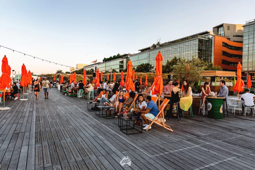 Cafes in Paris: The Best Near The Seine River