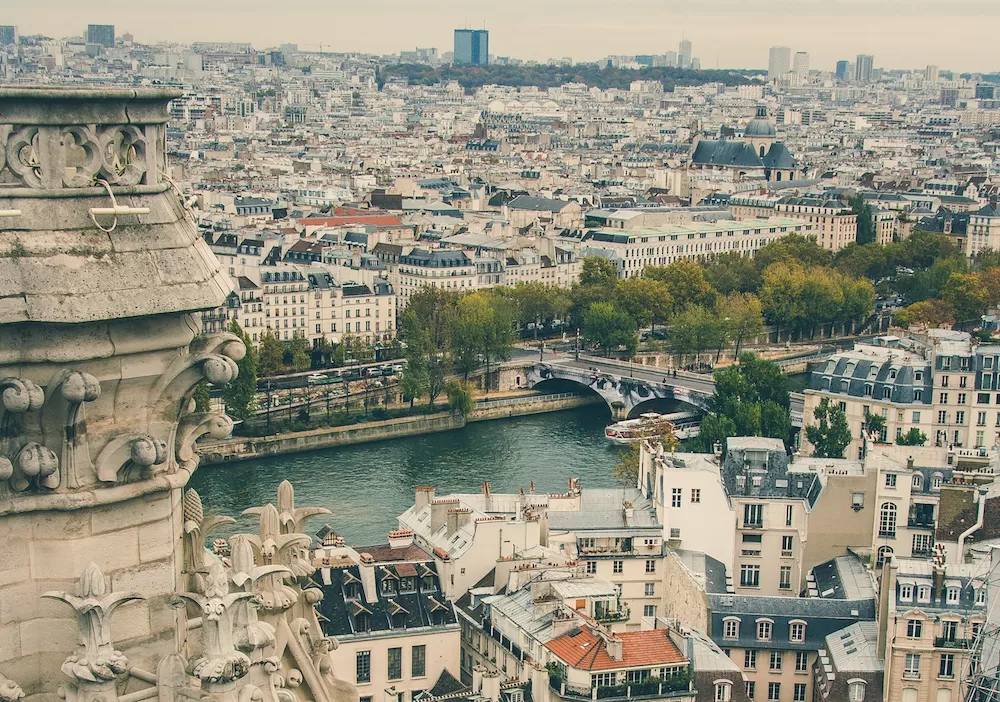 Cafes in Paris: The Best Near The Seine River