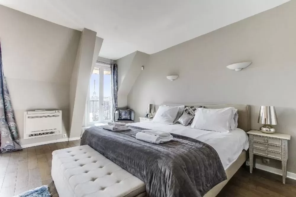 10 Paris Luxury Apartments with Sunny Bedrooms