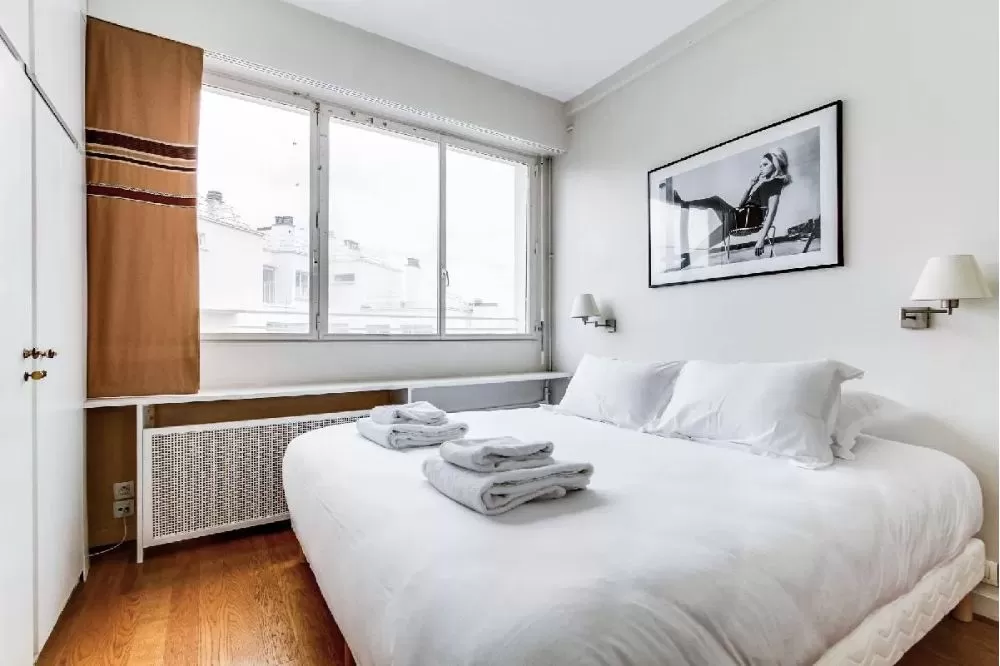 10 Paris Luxury Apartments with Sunny Bedrooms