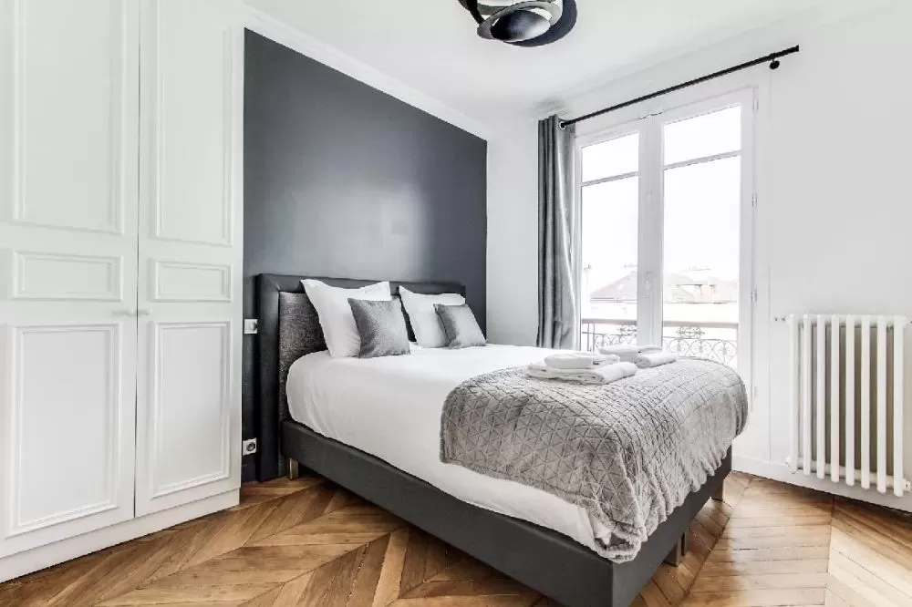 10 Paris Luxury Apartments with Sunny Bedrooms